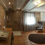 Le Rouge D'hotes De Charme En Alsace Bed & Breakfast